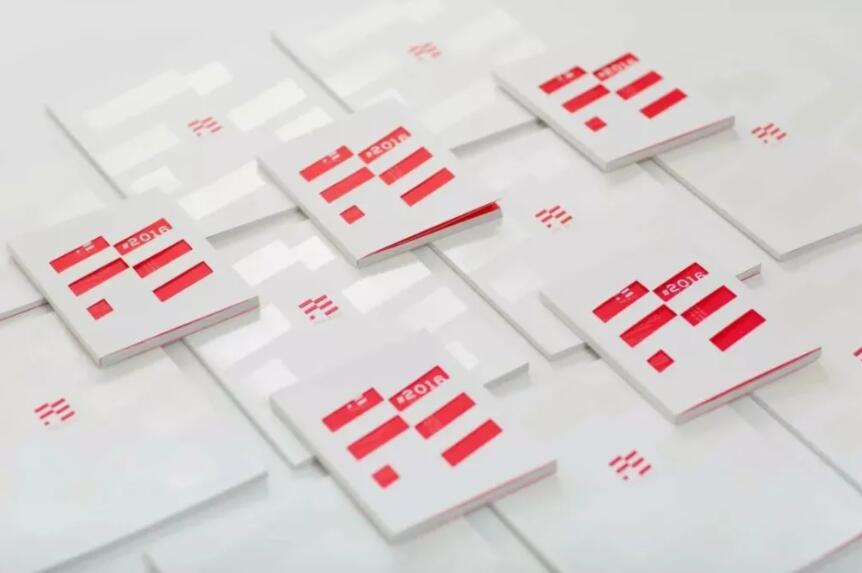 國(guó)內(nèi)畫冊(cè)設(shè)計(jì)